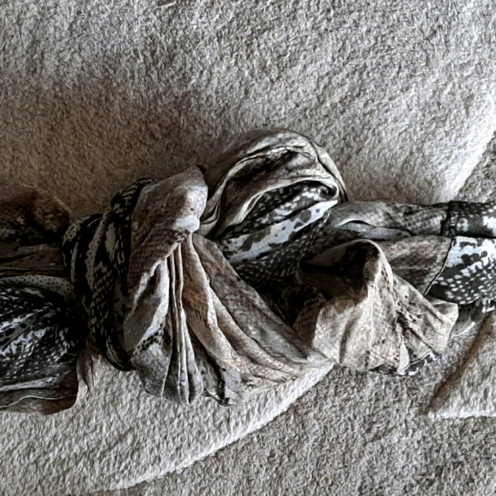 40" Circular scarf sold on title